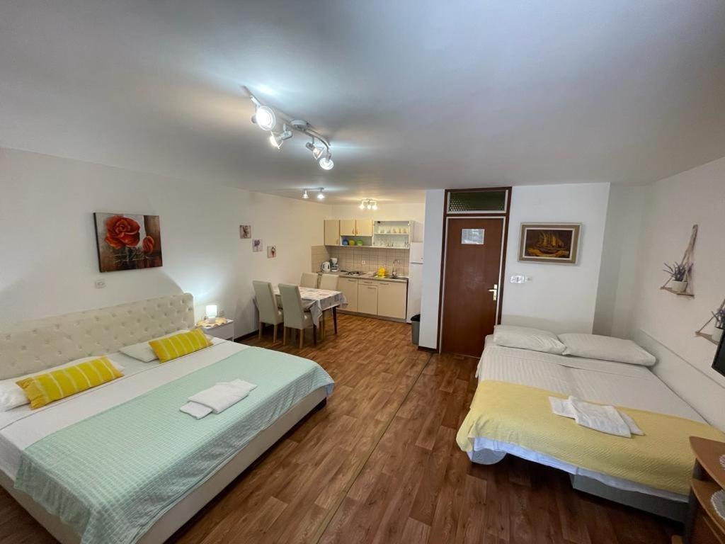 Apartmani Mavrinac Nerezine Zimmer foto